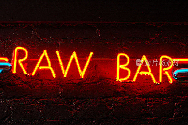 霓虹灯Raw Bar标识